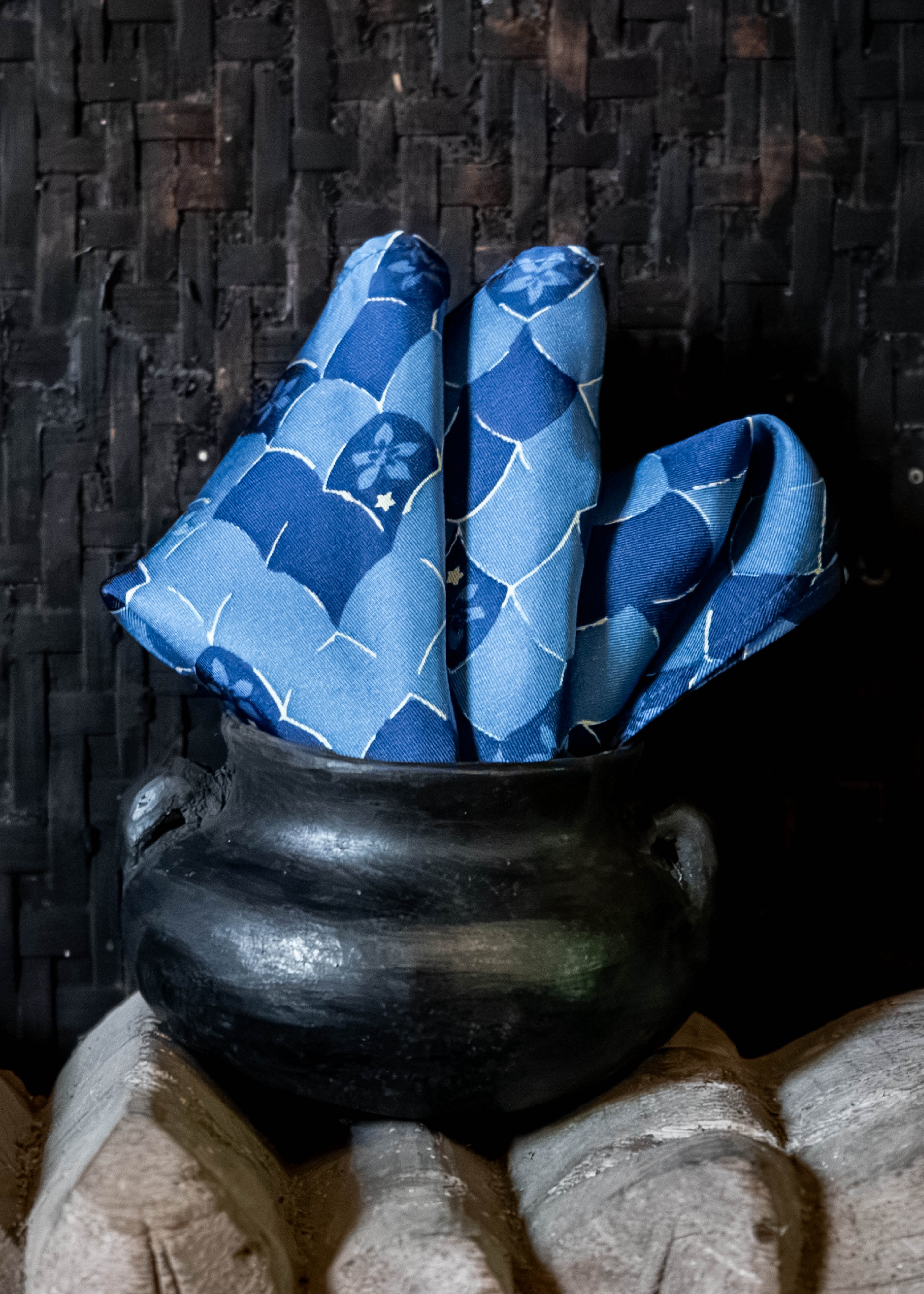 POCKET SQUARE - FEATHER TILES