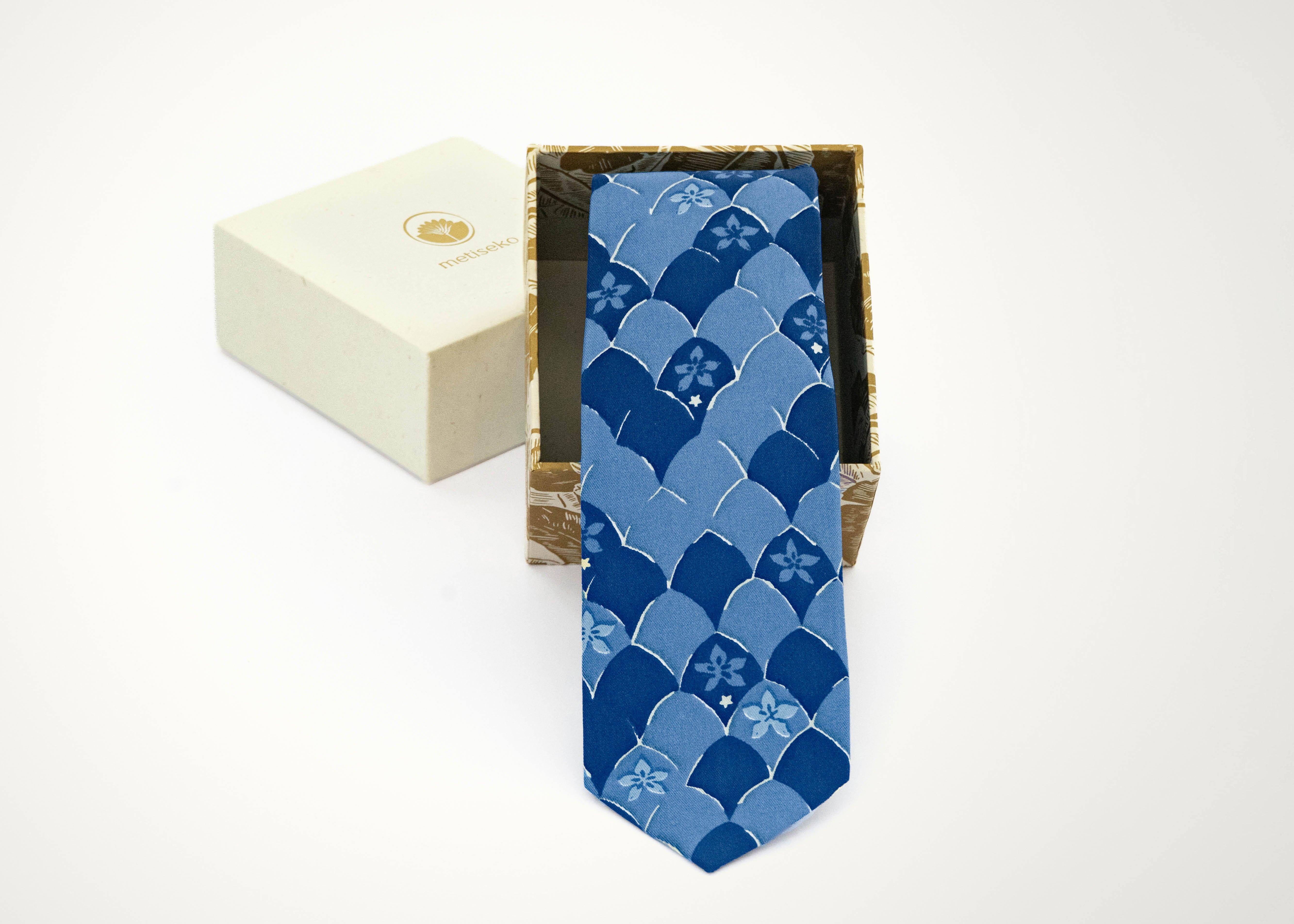 SLIM TIE - FEATHER TILES