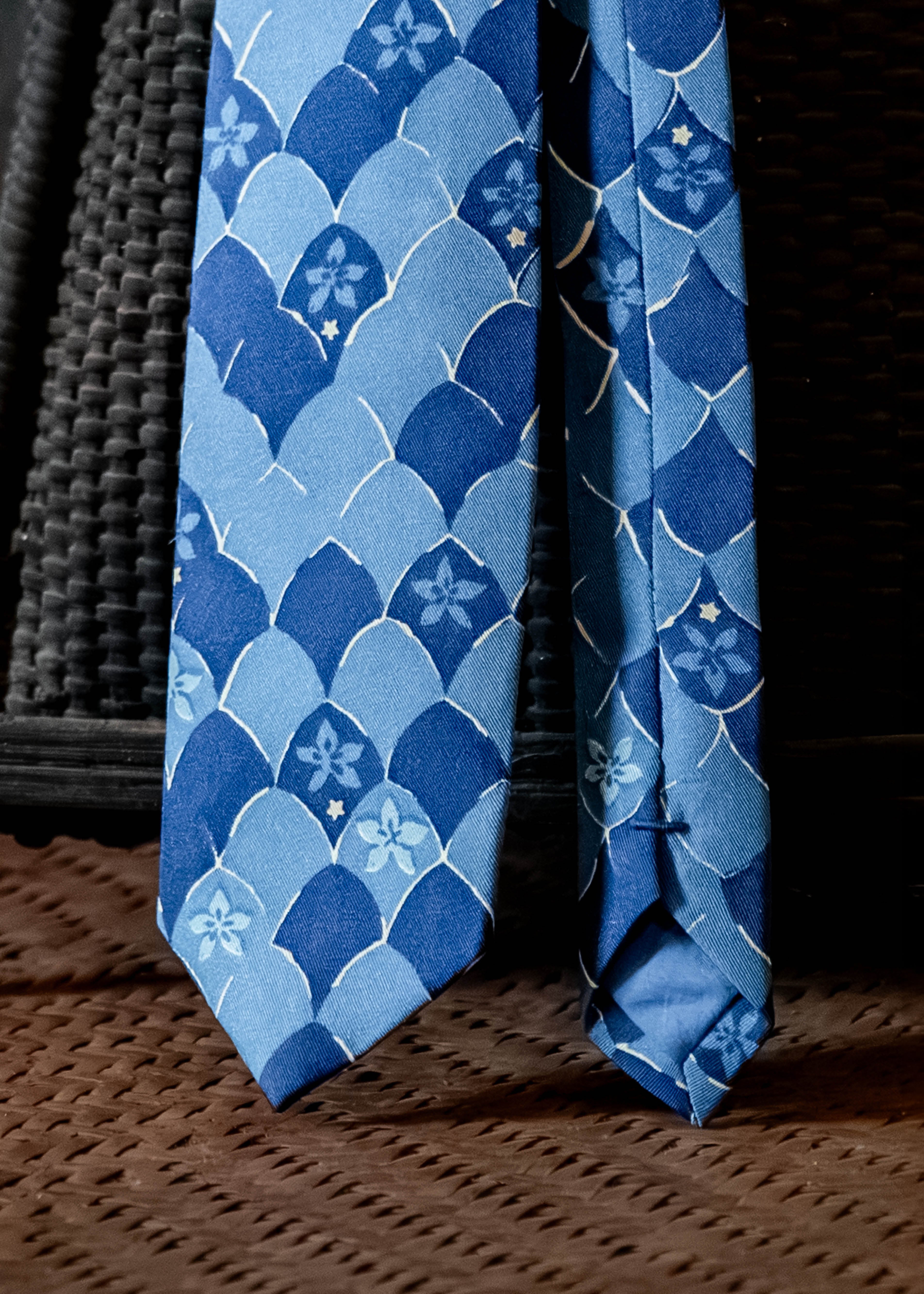SLIM TIE - FEATHER TILES