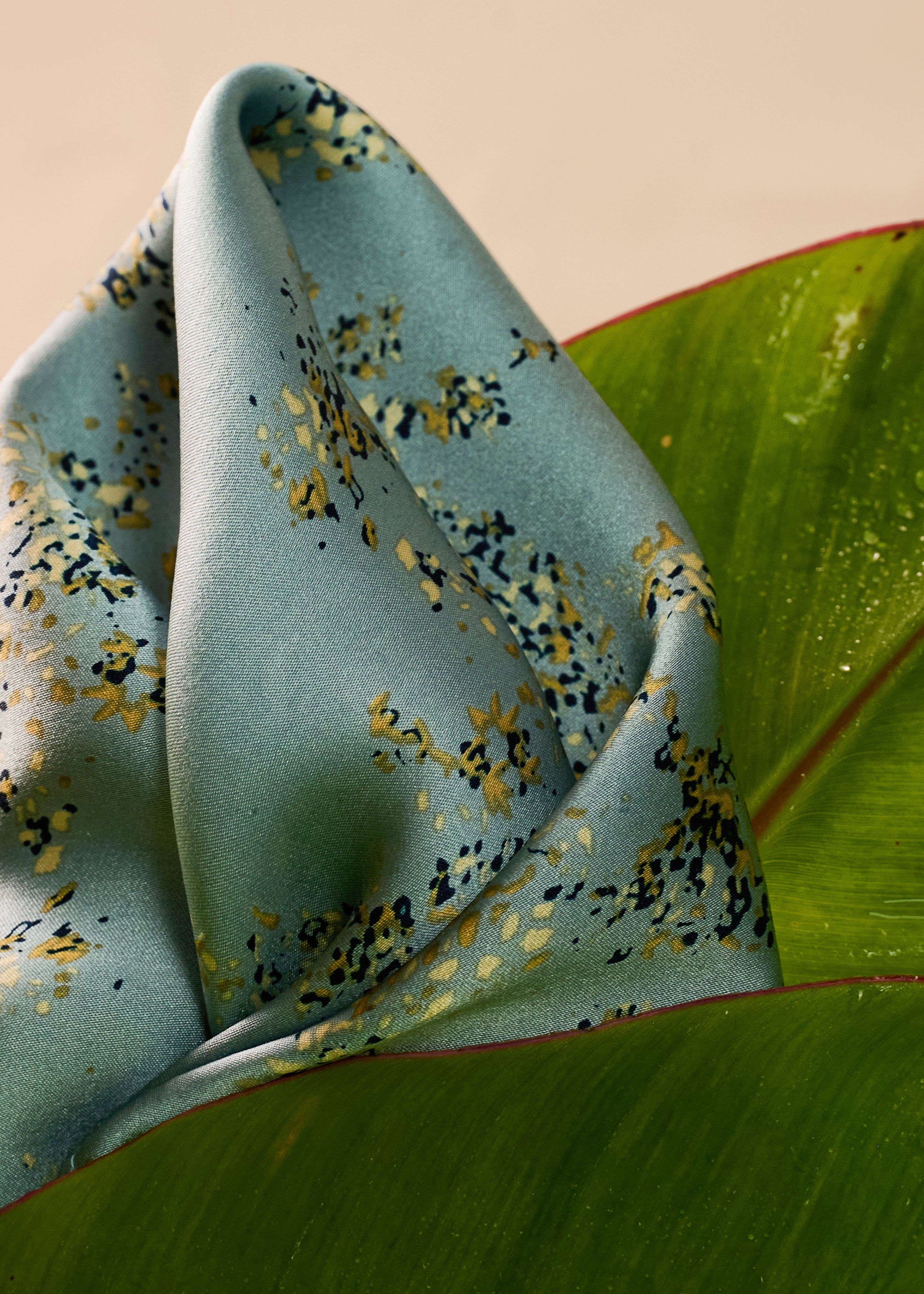 POCKET SQUARE - FORGET-ME-NACRE